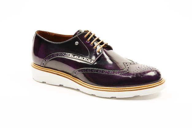 Chaussures Brogue pour hommes sur fond blanc isolé.