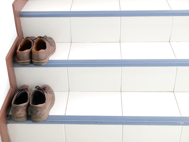 Photo chaussures dans l'escalier