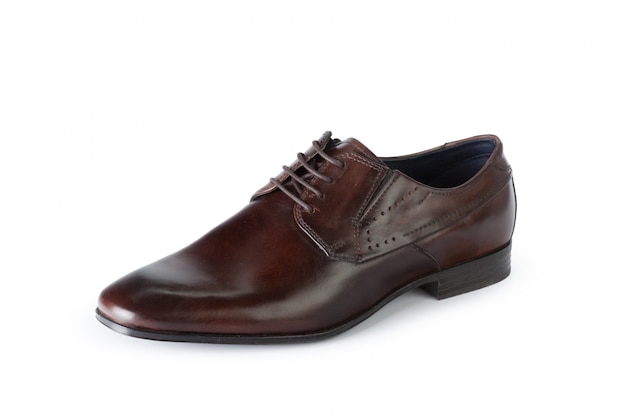 Chaussures formelles en cuir marron isolés