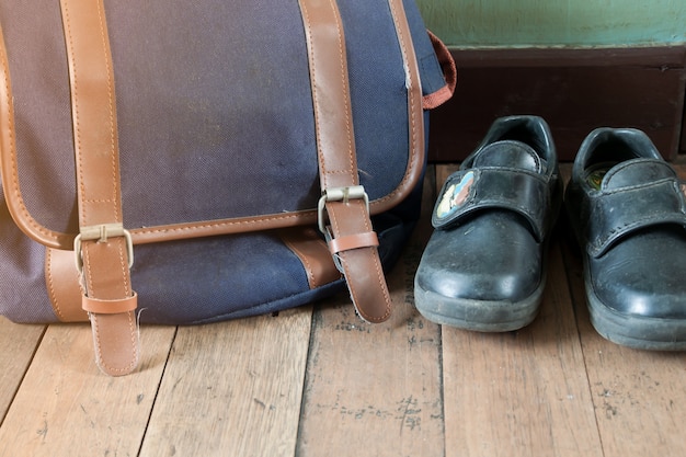 Chaussures grunge et sac à dos scolaire, pas prêt pour l&#39;école