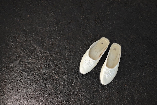 Chaussures de mariage blanches élégantes
