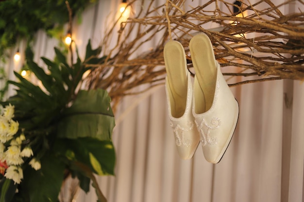 Chaussures de mariage blanches élégantes