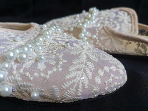 Chaussures de mariage isolés avec fond noir