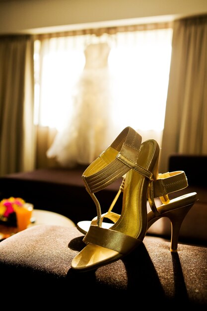 Chaussures de mariage et robe