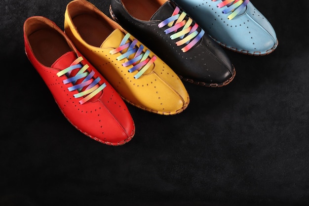 Chaussures pour femmes de différentes couleurs