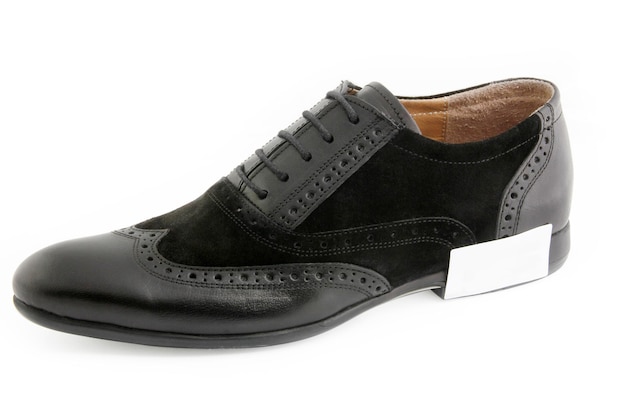 chaussures pour hommes en cuir sur fond blanc