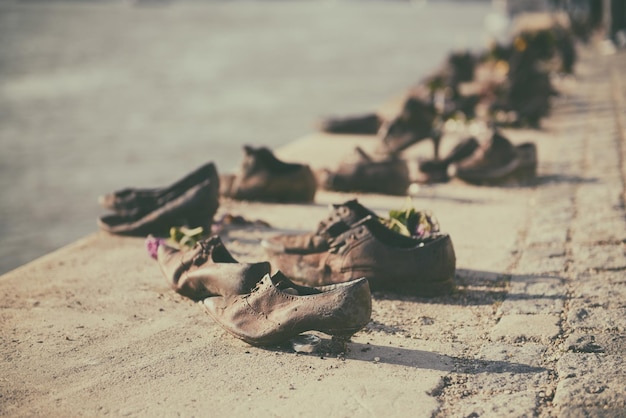 Chaussures sur le quai du Danube