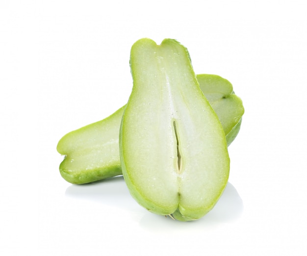 Chayote sur fond blanc