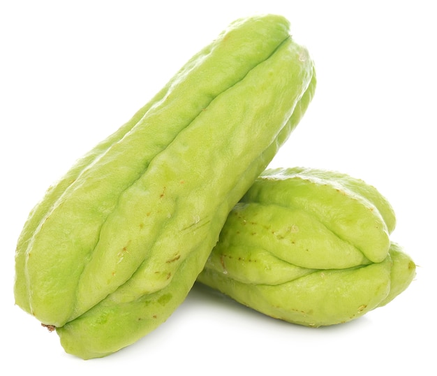 Chayote sur fond blanc