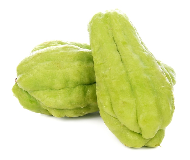 Chayote isolé sur fond blanc