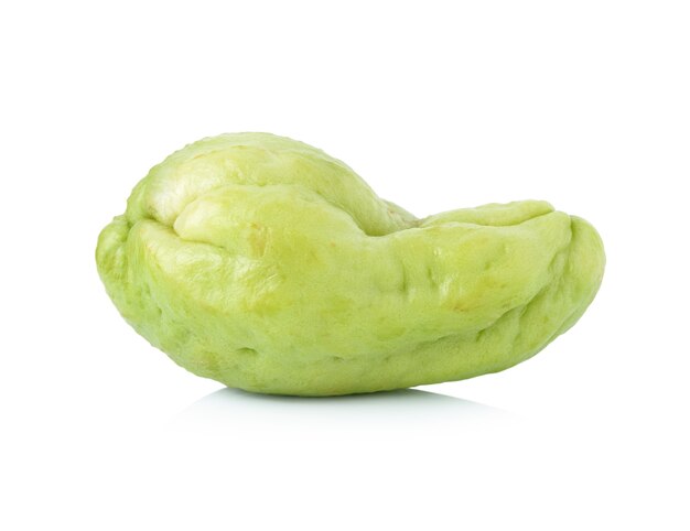 Chayote isolée sur fond blanc