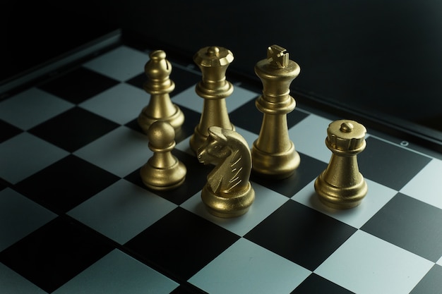 Échecs d&#39;or et d&#39;argent à bord