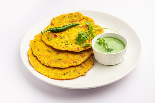 Cheela Chilla ou Chila est un plat de petit-déjeuner du Rajasthan généralement fait avec de la farine de pois chiches ou du besan