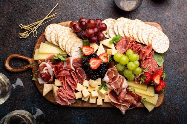 Photo cheese board on dark background