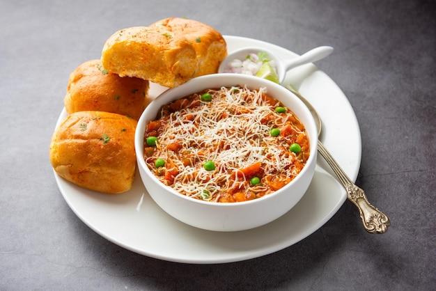 Cheese Pav Bhaji Recipe est une recette de street food Bhajipav avec ajout de fromage