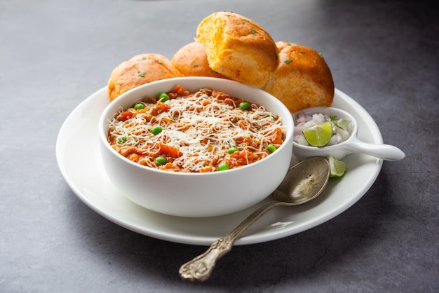 Cheese Pav Bhaji Recipe est une recette de street food Bhajipav avec ajout de fromage