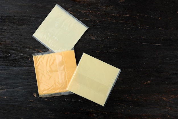 Cheese tranché carré à trois couleurs avec emballage individuel en plastique