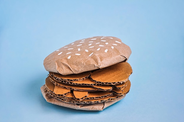 Cheeseburger en carton Mauvaise alimentation ou restauration rapide