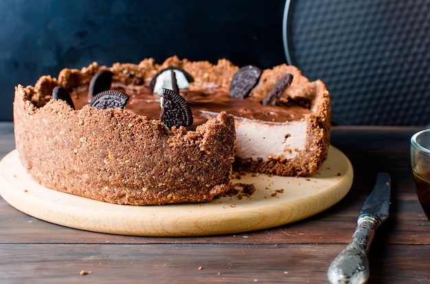 Cheesecake au chocolat et tasse de café