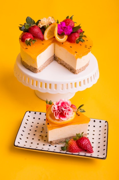 Cheesecake traditionnel à la mangue et aux fruits de la passion Pâtisserie maison