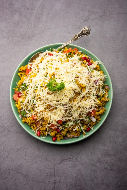 Cheesy Bhel ou Cheese bhelpuri est un snack indien populaire en bordure de route