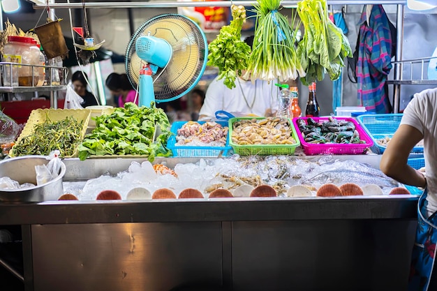 Chef de cuisine en bordure de route dans le district de Hua Hin Province de Prachuap Khiri Khan en Thaïlande