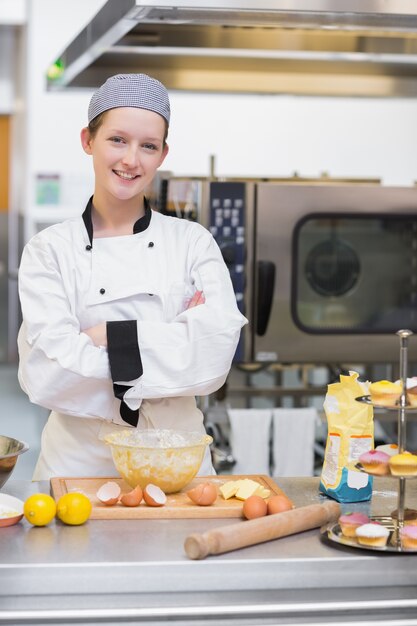 Chef pâtissier souriant