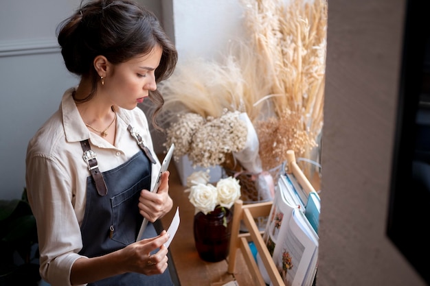 Chef de petite entreprise dans son atelier