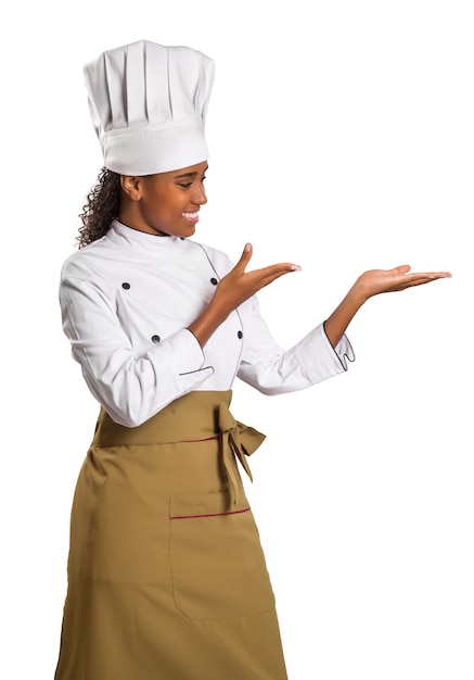 Un chef avec ses mains vides pour tenir vos produits dans un espace blanc.