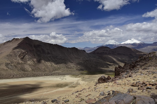 Sur le chemin de l'ascension du plus haut sommet du volcan Nevado Sajama en Bolivie dans le parc national de Sajama