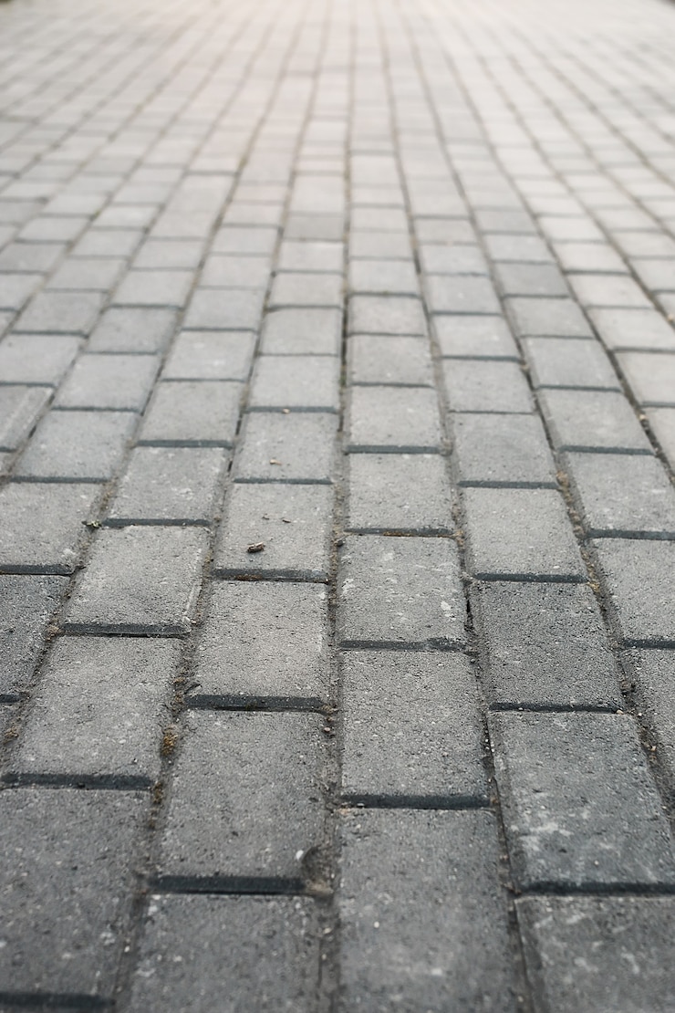 Photo le chemin de pavé s'éloigne de la perspective au coucher du soleil