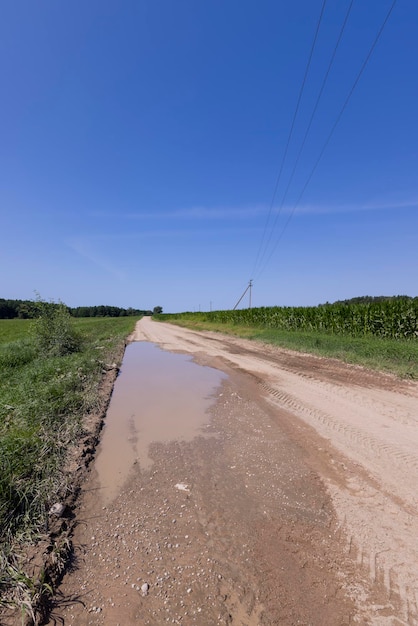 Chemin de terre dans le domaine