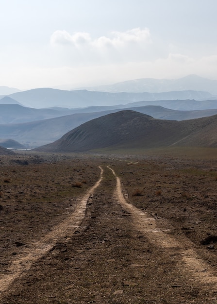 Photo chemin de terre dans les hautes terres