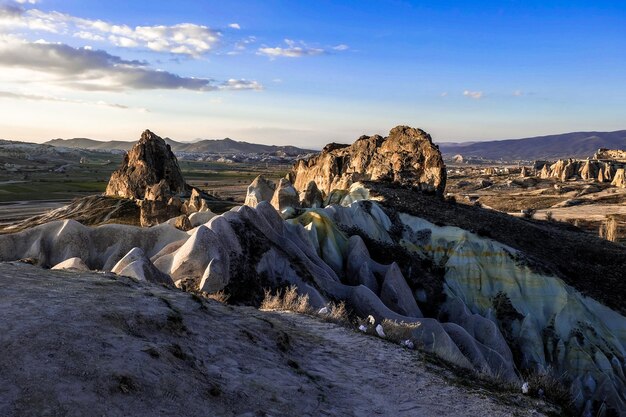 Cheminée de fées et la montagne en Cappadoce Göreme Turquie