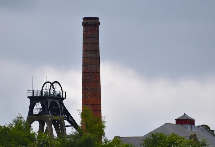 Photo cheminée de puits de mine de charbon