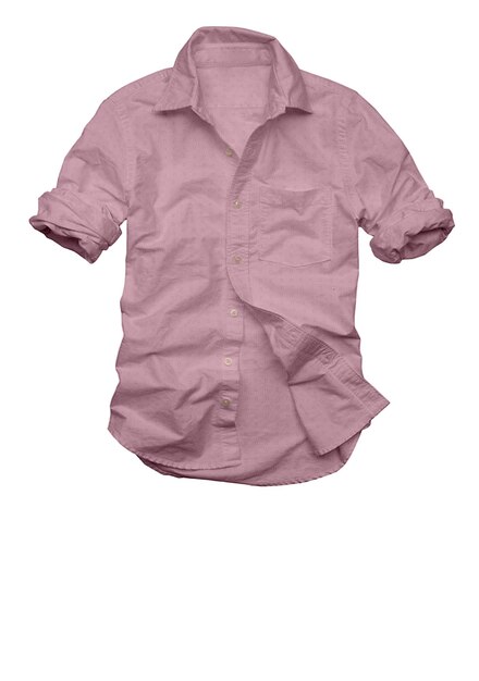 Une chemise rose sur fond blanc