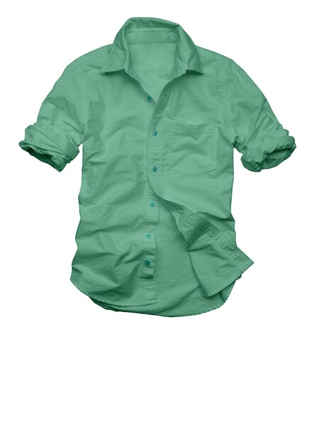 Une chemise verte qui est sur un fond blanc