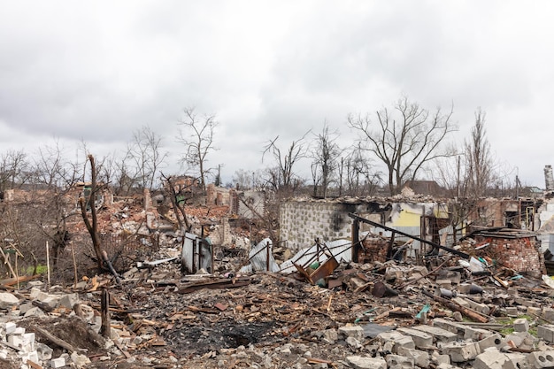 CHERNIHIV REG UKRAINE 18 avril 2022 Guerre de la Russie contre l'Ukraine Maisons complètement détruites et chaos dans la région de Tchernihiv à la suite de l'attaque des envahisseurs russes