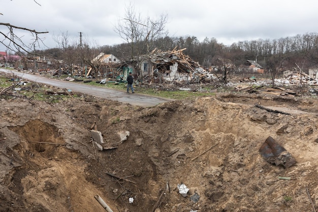 CHERNIHIV REG UKRAINE 18 avril 2022 Guerre de la Russie contre l'Ukraine Maisons complètement détruites et chaos dans la région de Tchernihiv à la suite de l'attaque des envahisseurs russes