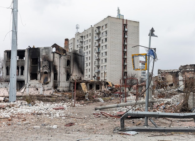 CHERNIHIV UKRAINE 05 avril 2022 Guerre en Ukraine Chaos et maisons détruites dans les rues de Tchernihiv à la suite de l'attaque des envahisseurs russes sur une ville paisible
