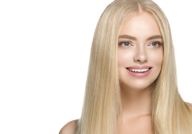 Cheveux blonds beauté femme peau saine maquillage naturel