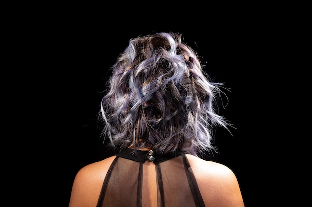 Cheveux colorés de femme gros plan