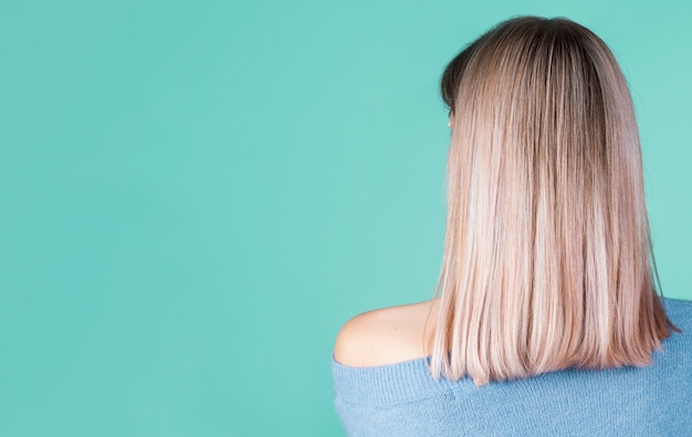 Photo cheveux de vue arrière avec espace de copie