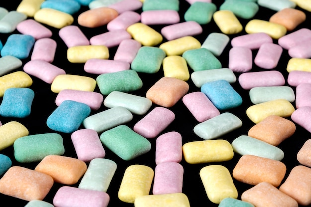 Chewing-gum aux couleurs vives