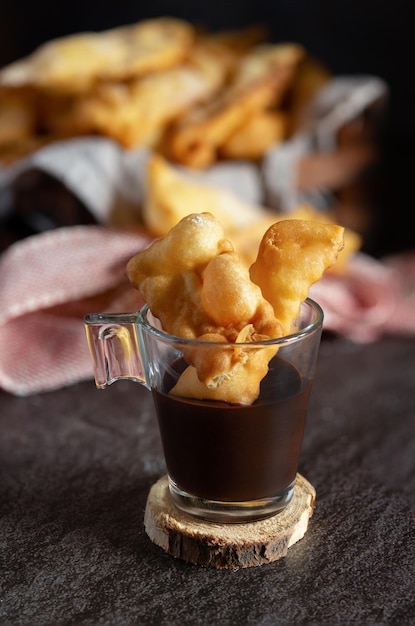 Chiacchiere Carnival frappé au boudin noir au chocolat