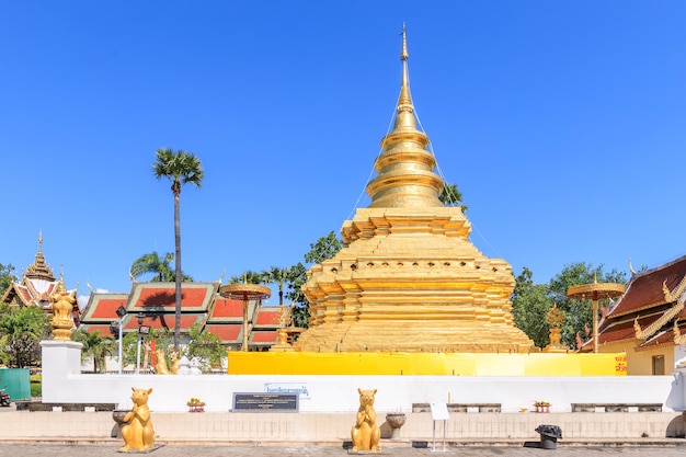 Chiang Mai Thaïlande 16 novembre 2018 Pagode de la relique du Bouddha doré au Wat Phra That Si Chom Thong Worawihan