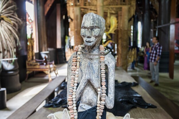 CHIANG RAI, THALANDE - 05 NOVEMBRE 2014 : Intérieur du musée du barrage de Baan.