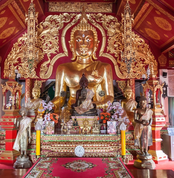 CHIANG RAI, THALANDE - 05 NOVEMBRE 2014 : intérieur du temple Wat Klang Wiang.