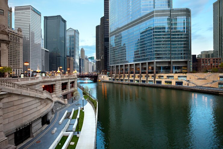 Photo chicago, illinois, états-unis - paysage urbain du centre-ville de chicago avec le chicago riverwalk et la rivière chicago