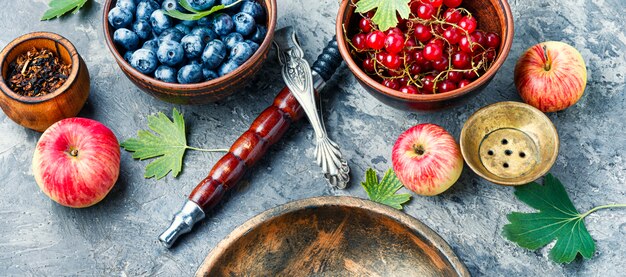 Chicha d'Arabie aux fruits rouges et aux pommes